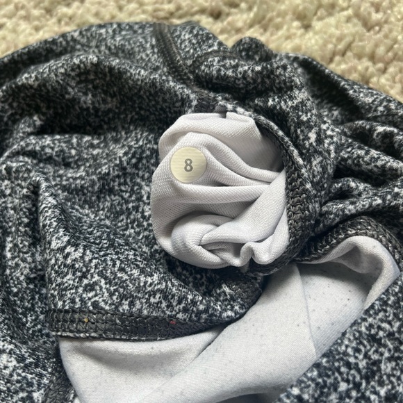 Lululemon women’s size 8 leggings - Picture 3 of 4